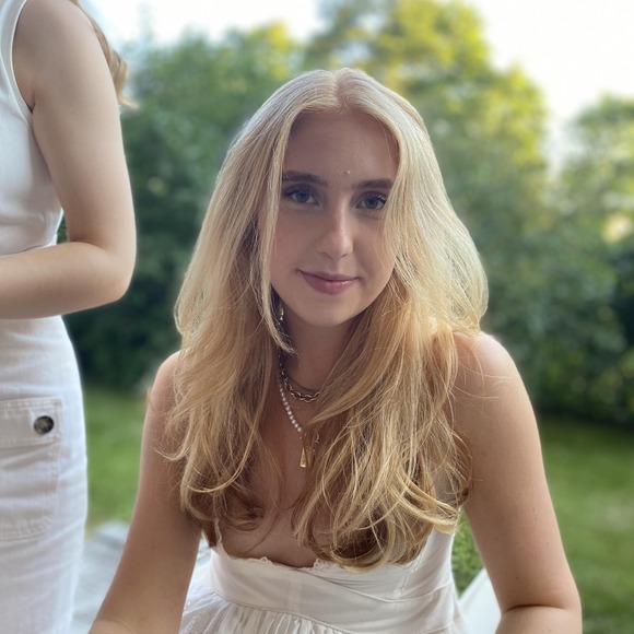 Meet your Posher, Julia - Picture 1 of 1